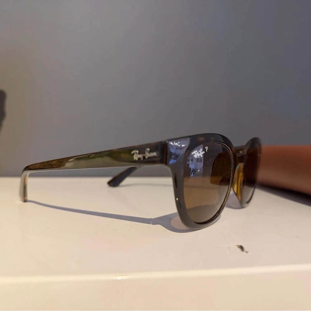 Ray-Ban Brown Tortoiseshell Sunglasses with Brown Lenses